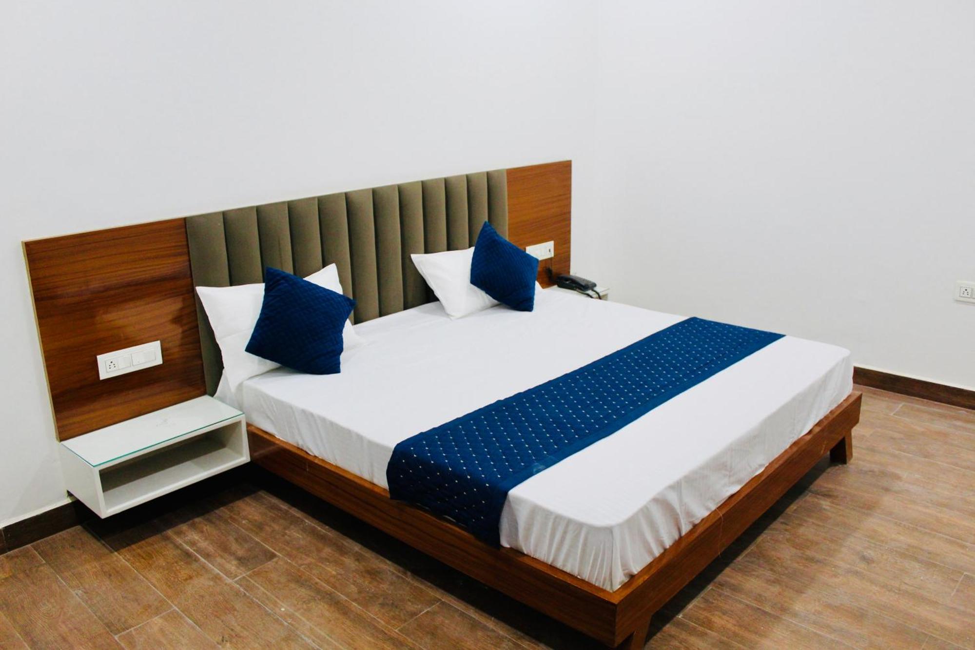 The Loya Hotel Muktsar Bagian luar foto