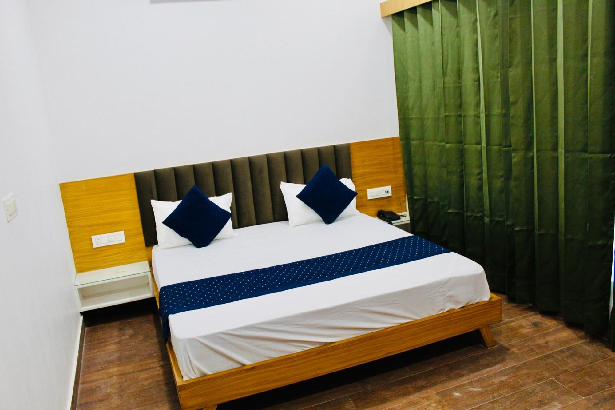 The Loya Hotel Muktsar Bagian luar foto