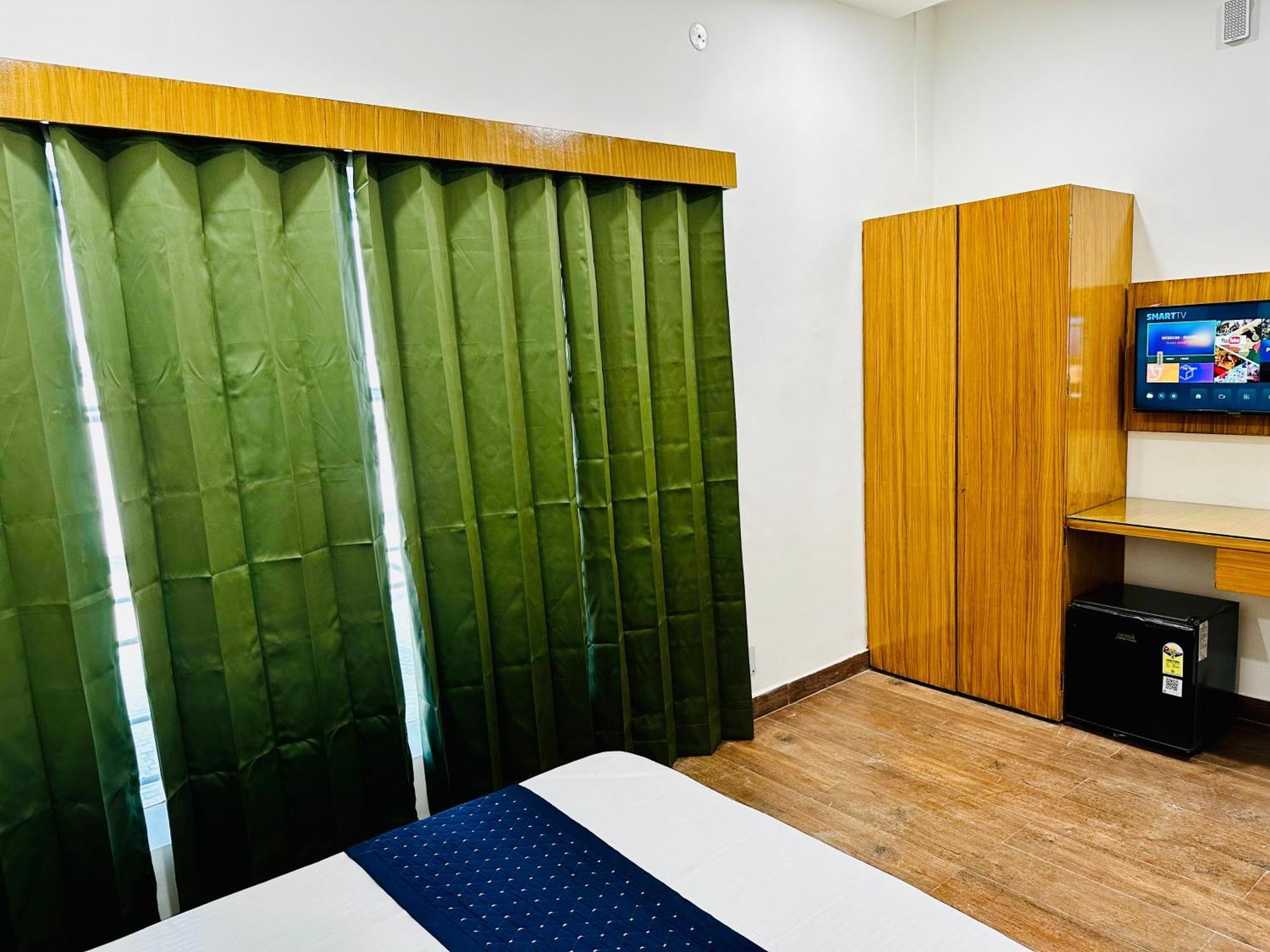 The Loya Hotel Muktsar Bagian luar foto