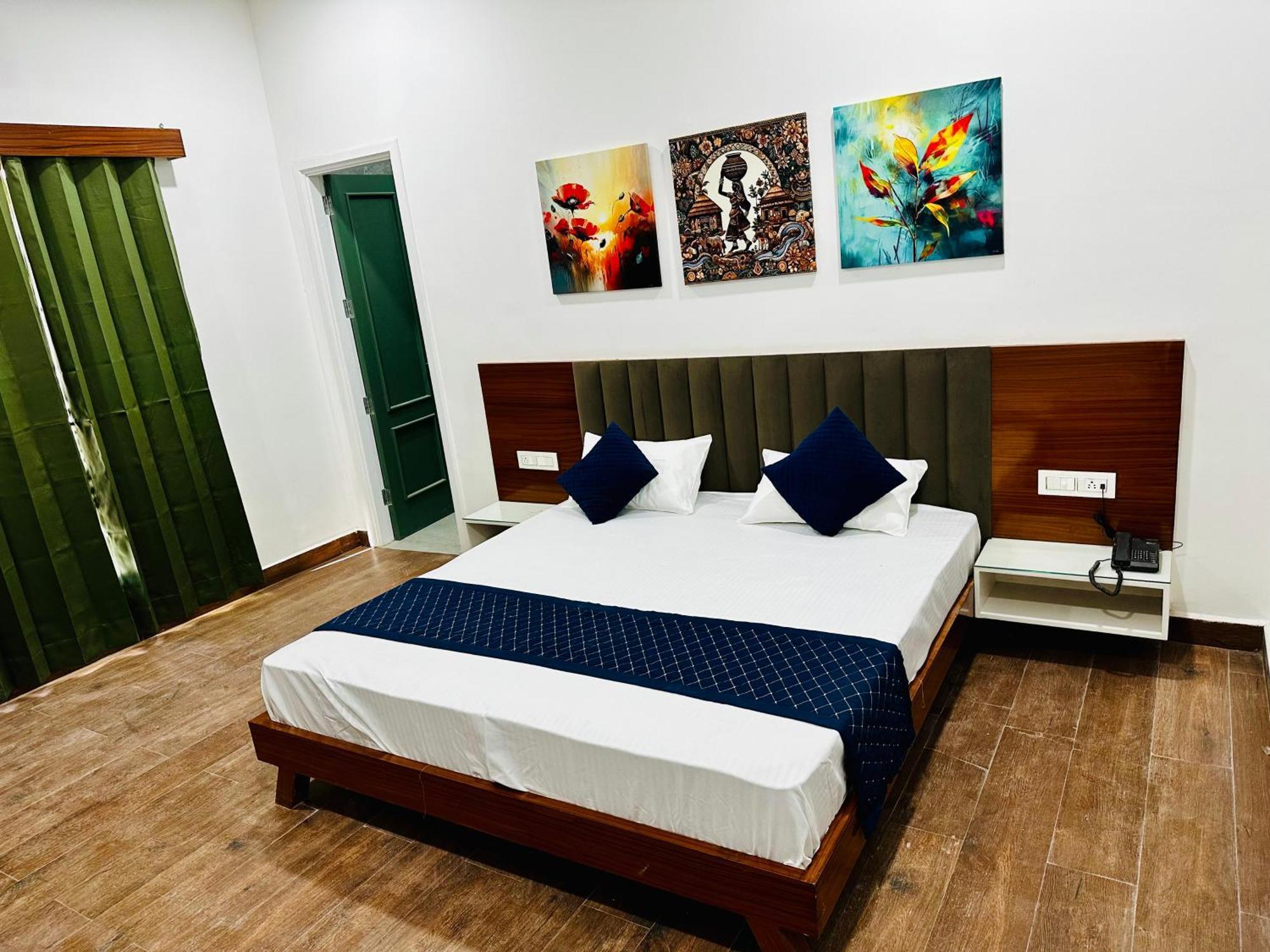 The Loya Hotel Muktsar Bagian luar foto