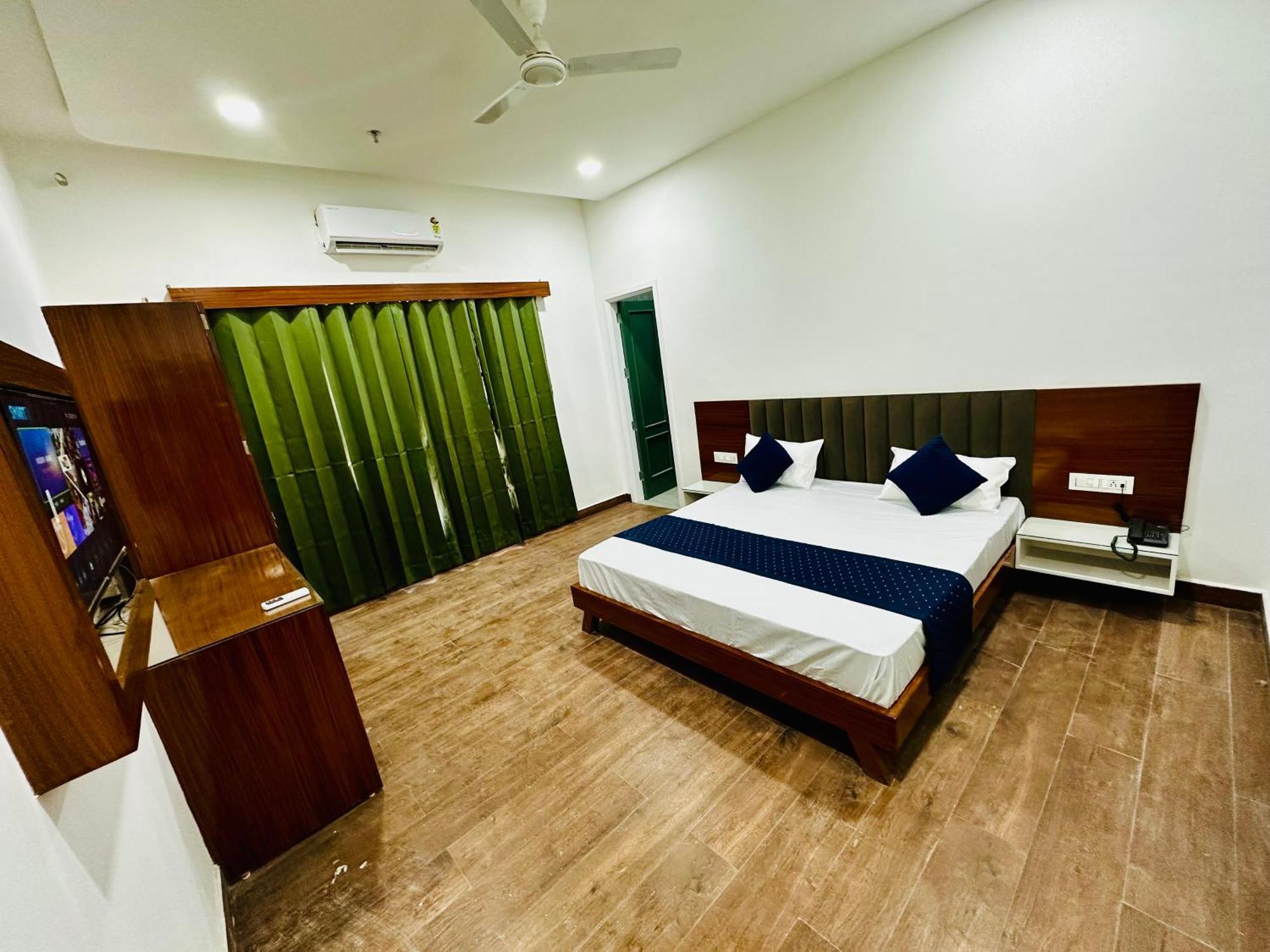 The Loya Hotel Muktsar Bagian luar foto