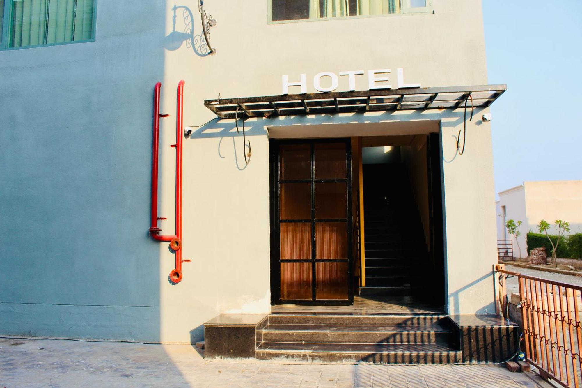 The Loya Hotel Muktsar Bagian luar foto