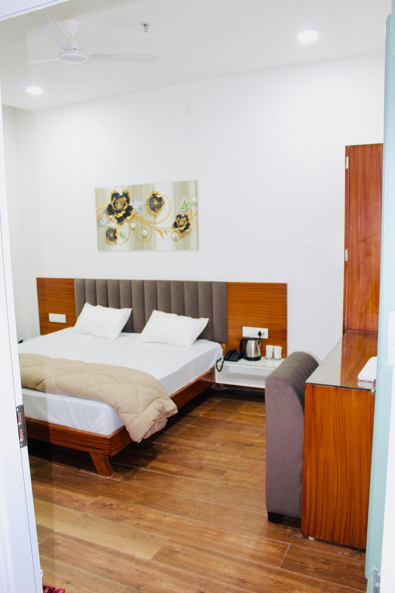 The Loya Hotel Muktsar Bagian luar foto