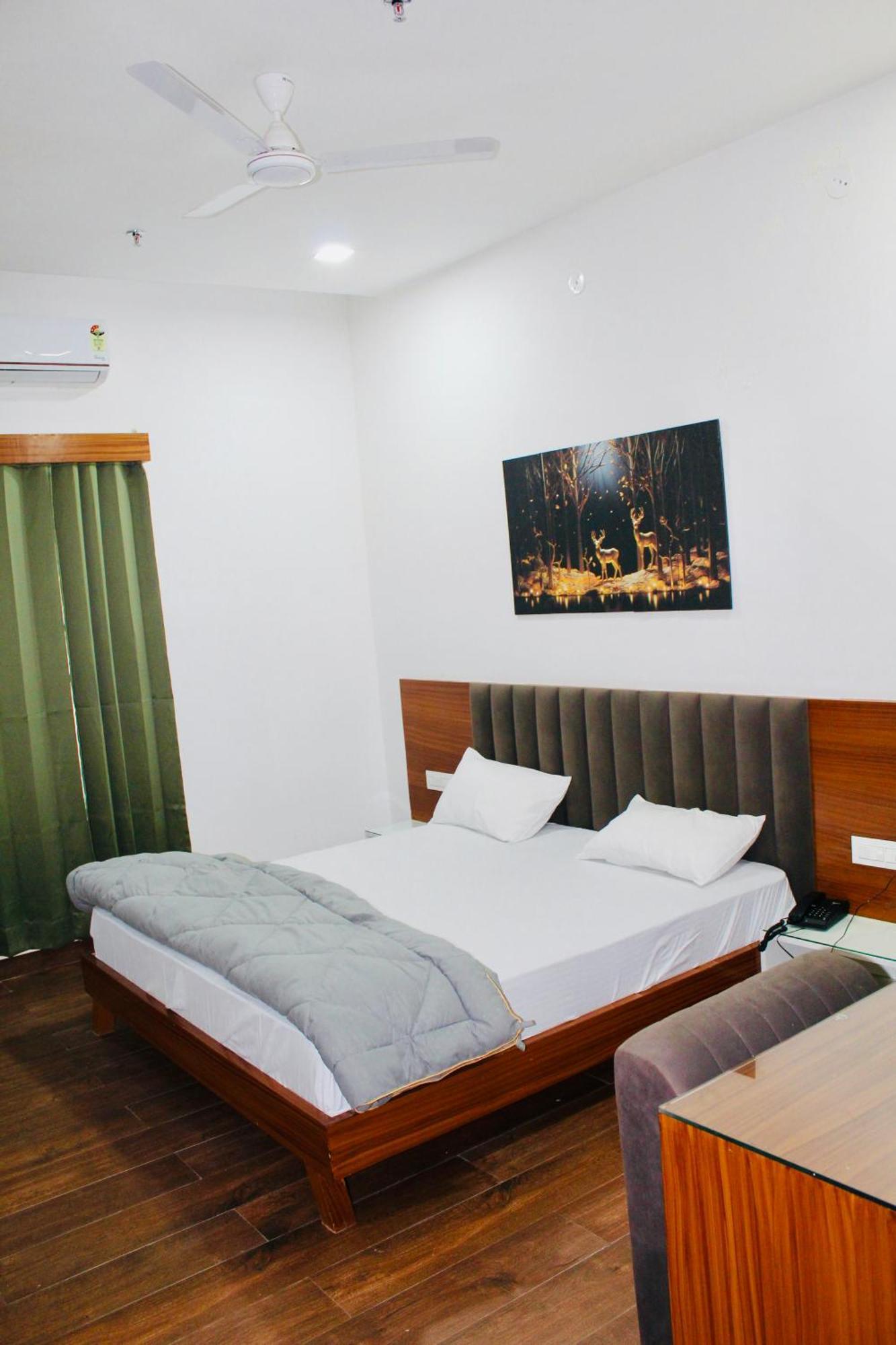 The Loya Hotel Muktsar Bagian luar foto